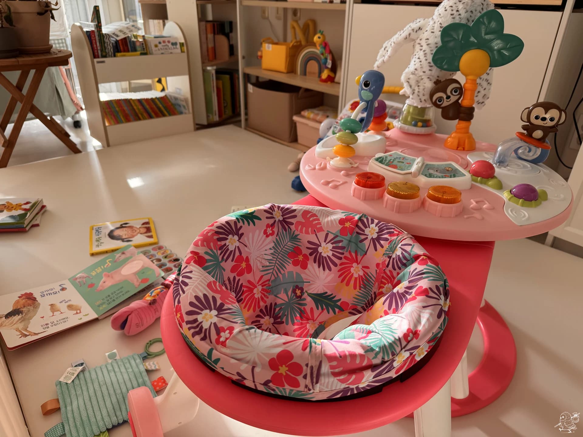 Jouets et livres colorés pour bébé Jouets et livres colorés pour bébé